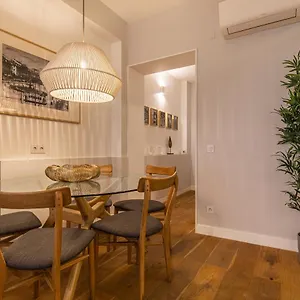 upscale-modern-2bdr-apartment.hotels-lisbon-portugal.com/